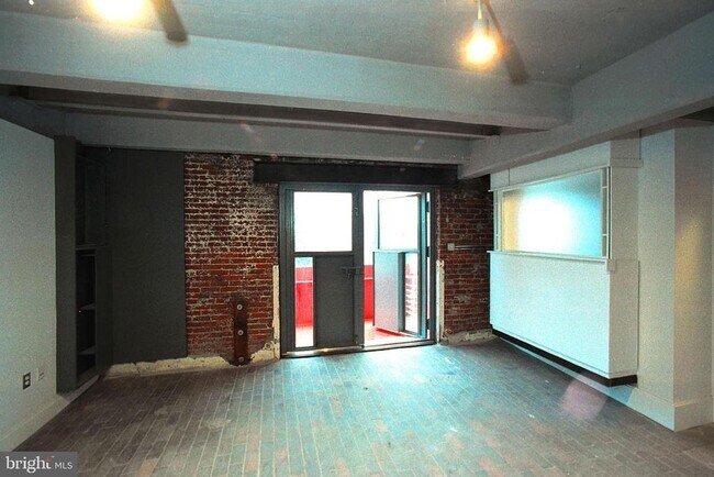 Building Photo - 144-50 W Laurel St