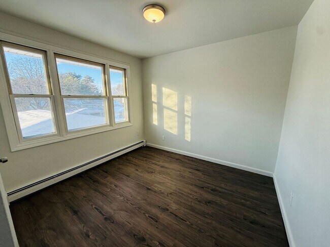 Building Photo - 276 Parliament Cir