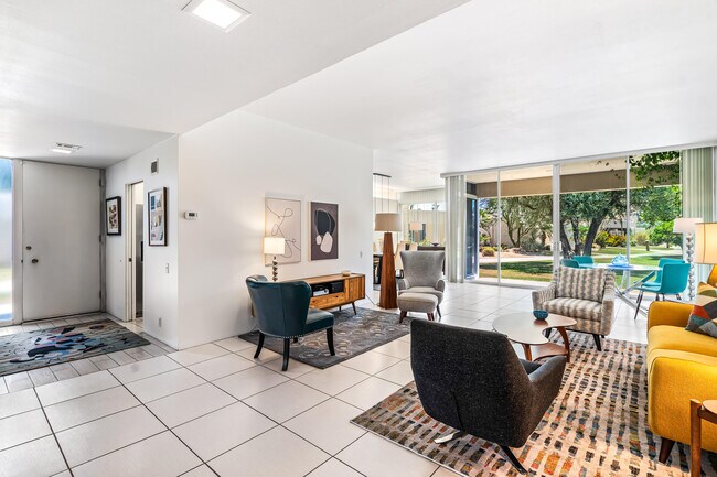 Building Photo - 215 Desert Lakes Dr