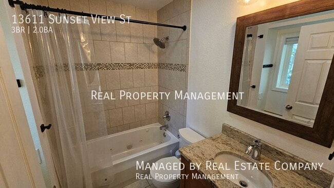 Building Photo - 13611 Sunset View St