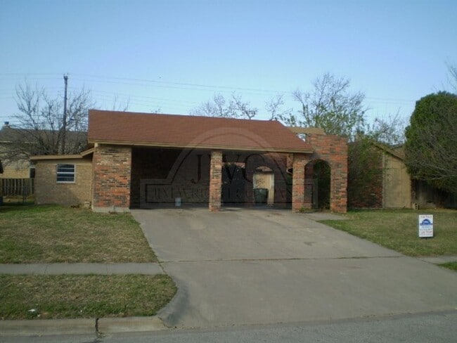 Primary Photo - 406 Skyline Ave