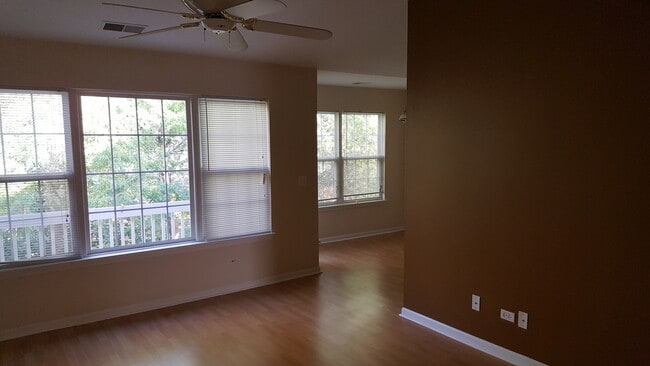 Building Photo - 1197 N Red Oak Cir