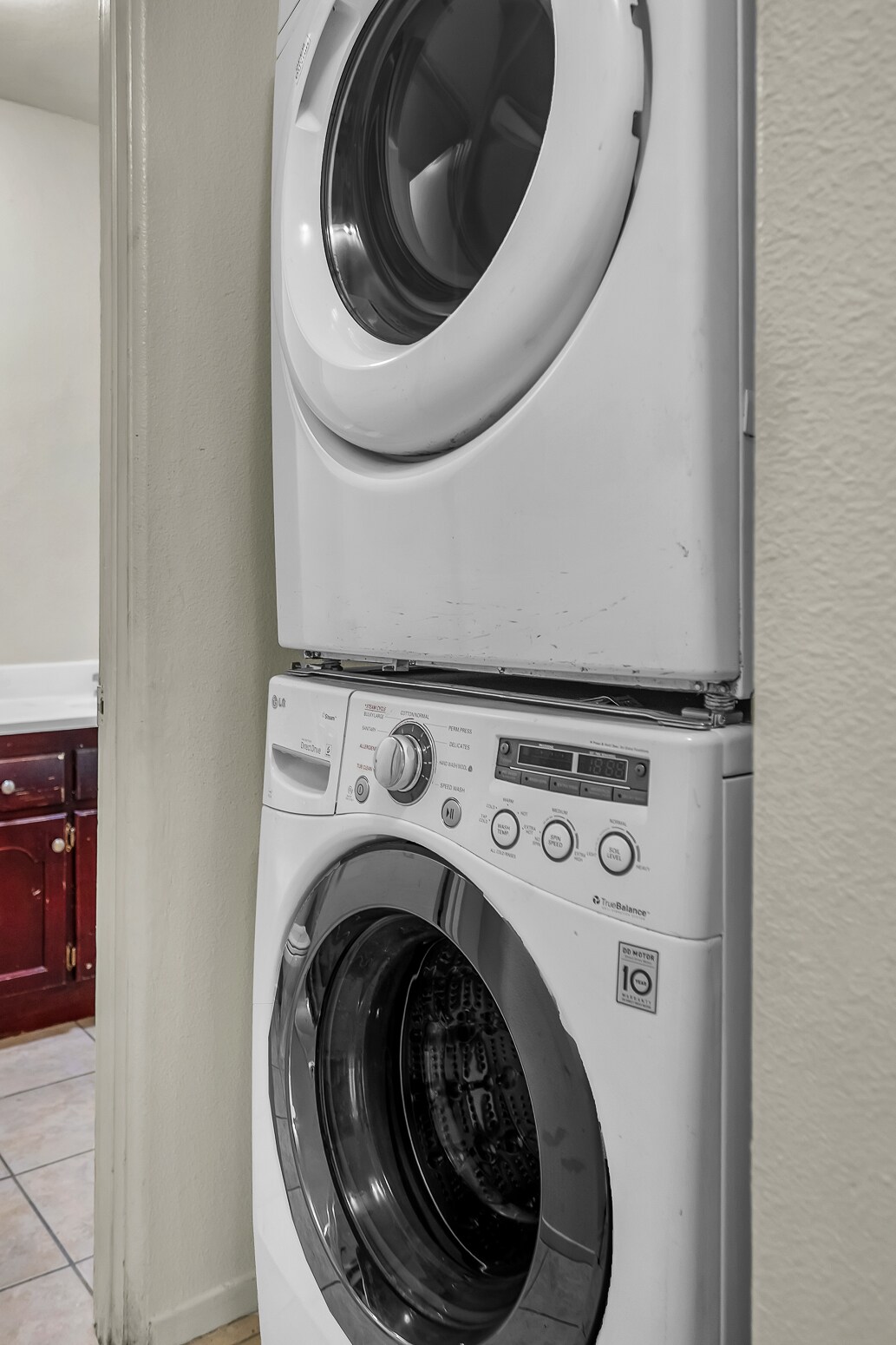 Building Photo - 5231 Huntington Dr N