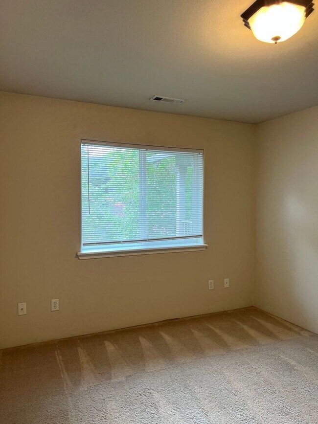 Building Photo - 3163 Juniper Ridge Dr