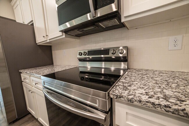 Building Photo - 4 Bed 2.5 Bath home in Gainesville!