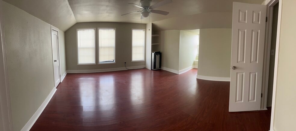 Building Photo - 1601 W Expressway 83