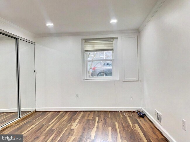 Building Photo - 1402 Mullins St