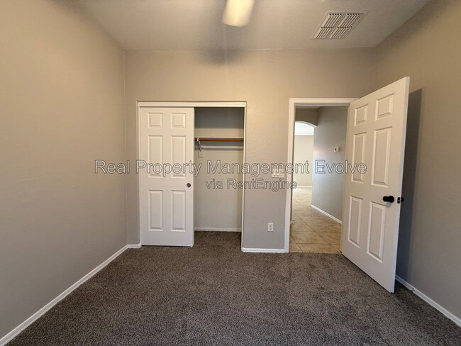 Building Photo - 2513 W Woburn Ln