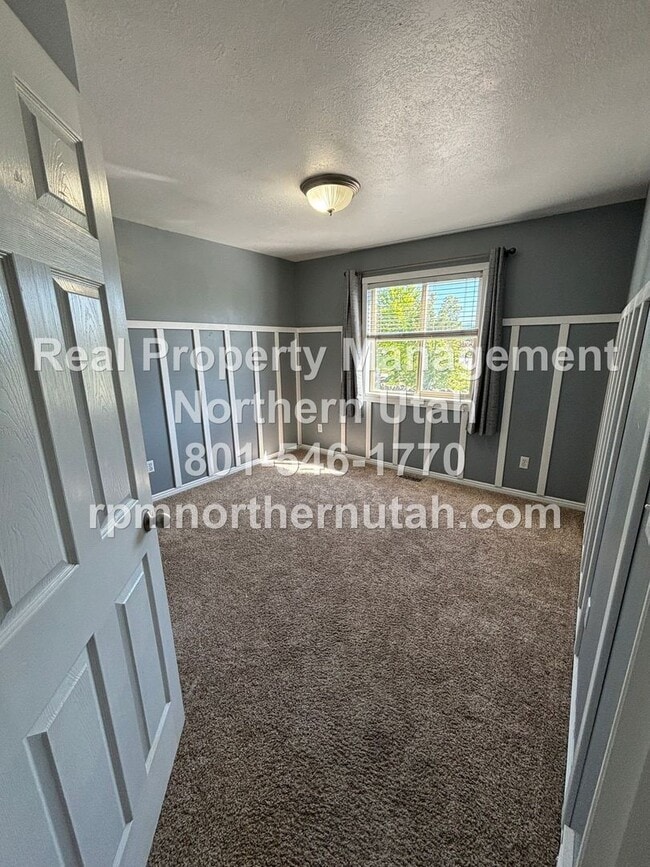 Building Photo - Stunning 4 Bedroom House in Layton Coming ...