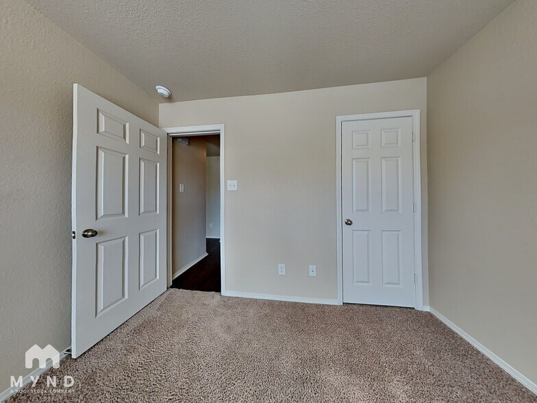 Building Photo - 938 Pinehurst Loop