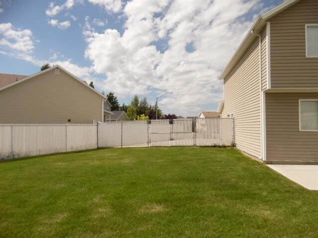 Building Photo - 1654 W 470 S