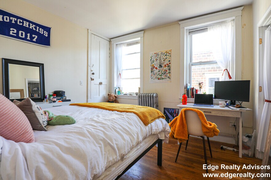 Building Photo - 54 Egmont St