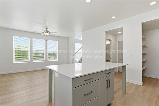 Building Photo - 3672 S 4525 W