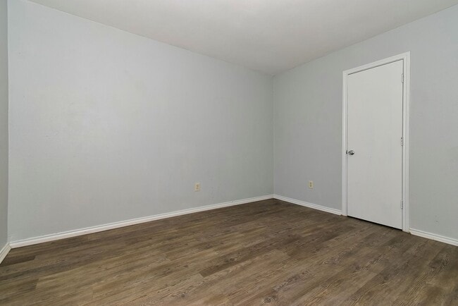 Building Photo - PEPERPORT.3913-3915