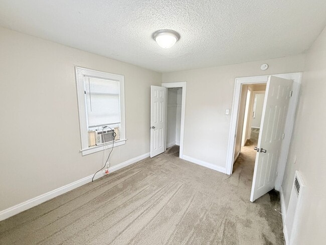 Building Photo - 2837 N 42nd St