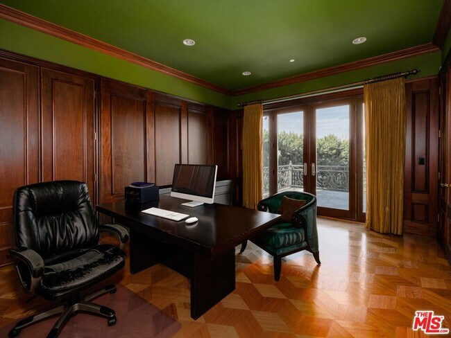 Building Photo - 18047 Karen Dr