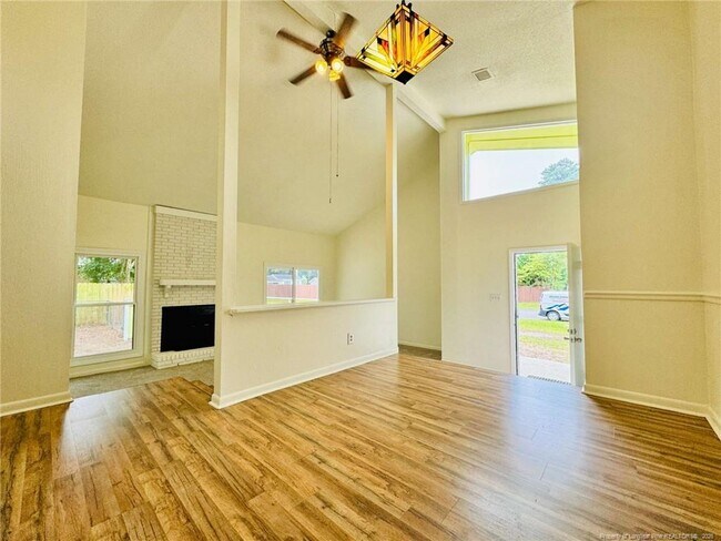 Building Photo - 1009 Louisburg Pl