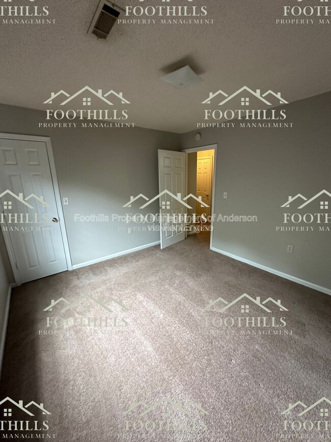 Building Photo - 119 Woodland Dr