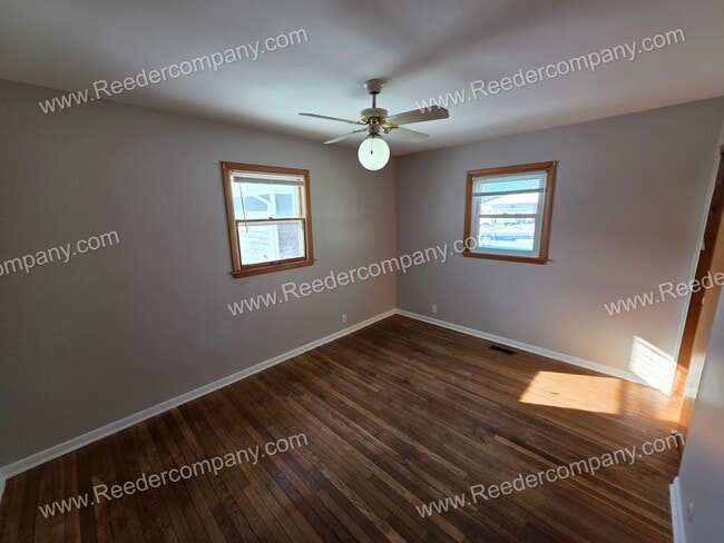 Building Photo - Well maintained 3 bedroom 2 bathroom house