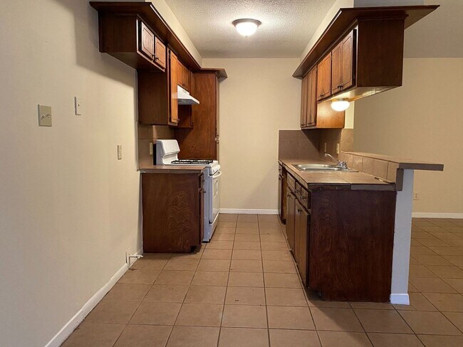 Building Photo - Charming 3 bed/2 bath home for rent in the Old River Manor subdivision in Channelview,