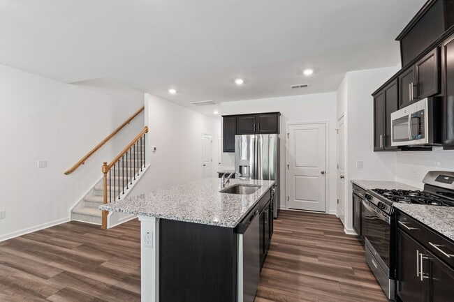 Building Photo - Modern 3-Bedroom Townhome Near Downtown Du...