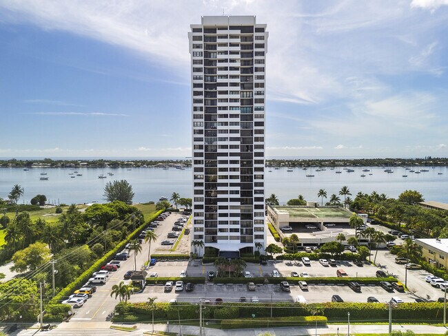 Building Photo - 5600 N Flagler Dr