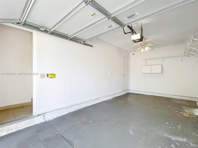 Building Photo - 20 Vía De Casas Sur