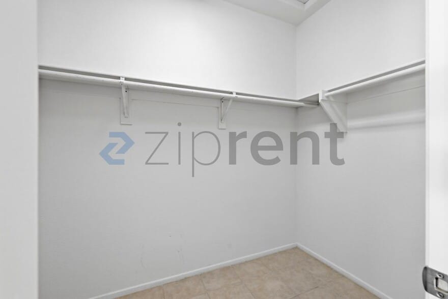 Building Photo - Unit