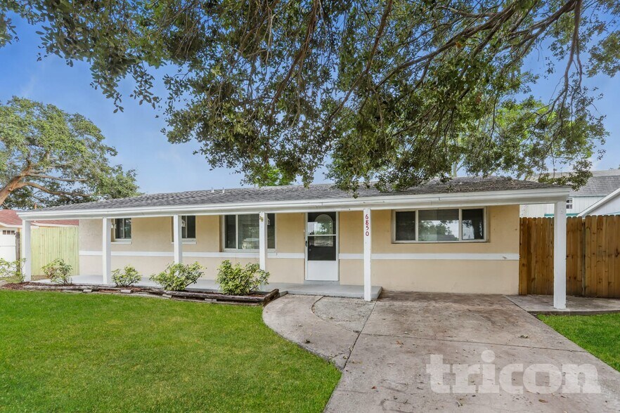 Building Photo - 6850 83rd Ave