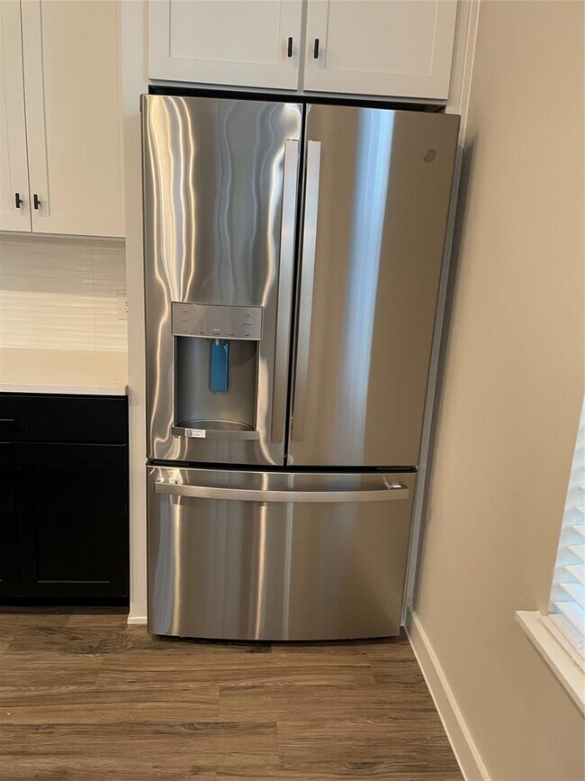 Building Photo - 3809 Valley View Rd