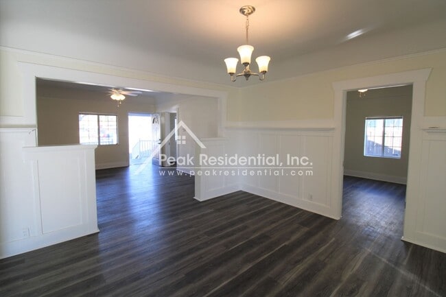 Building Photo - 1042 Las Palmas Ave