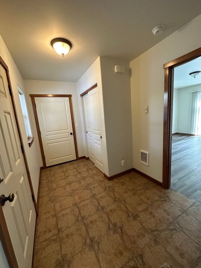 Building Photo - Peaceful 2-Bed Home on a Spacious 1-Acre Lot