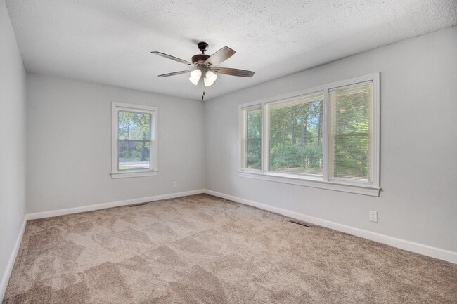 Building Photo - 3 BR, 1.5 BA Brick Ranch in Goldsboro