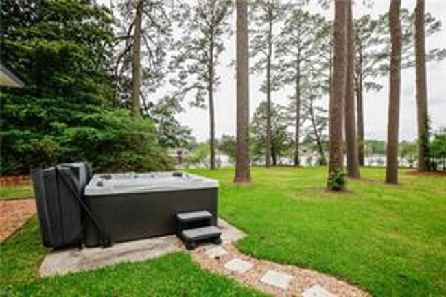 Building Photo - 4 BED/3 BATH LOCATED IN A WATERFRONT COMMU...