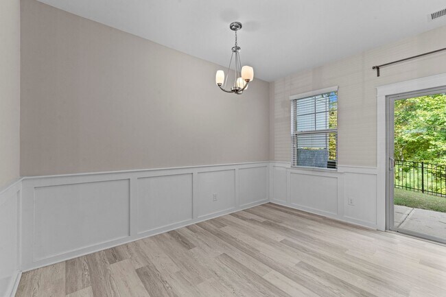 Building Photo - Gorgeous Townhome in N. Raleigh, Top Amenities & Finishes, Community Pool, Pet Friendly!