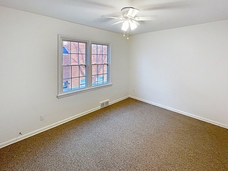 Building Photo - 18411 Chagrin Blvd