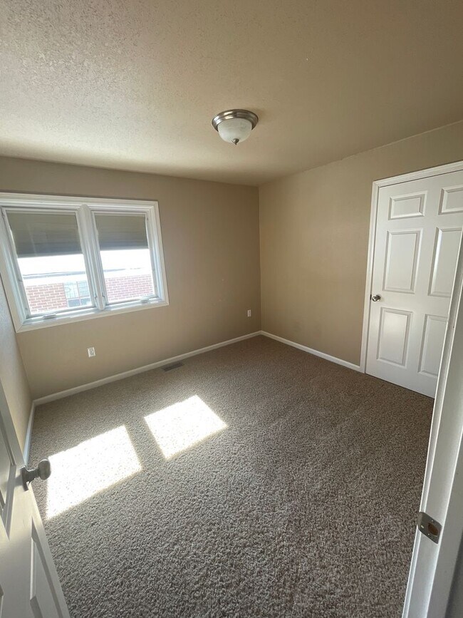 Building Photo - House- NW