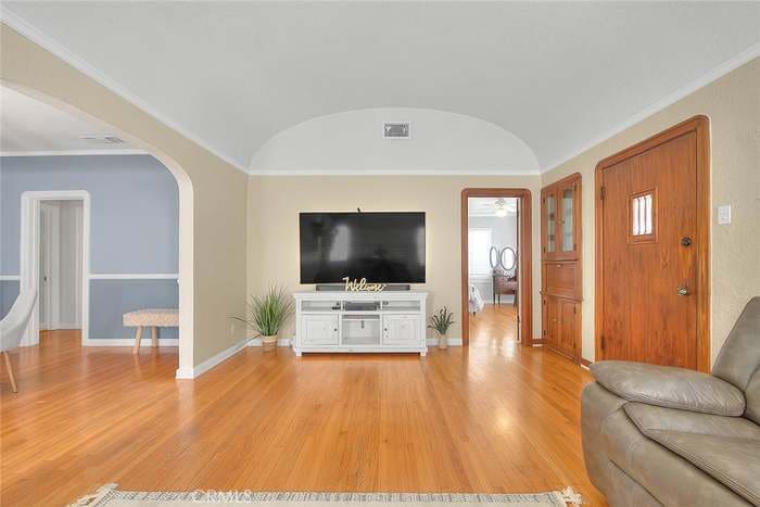 Building Photo - 1114 S Birch St