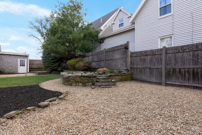 Building Photo - 142 Elliott St