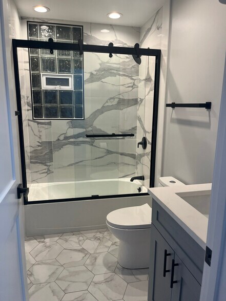 Building Photo - 1400 119th St