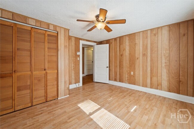 Building Photo - 742 E Park Ave