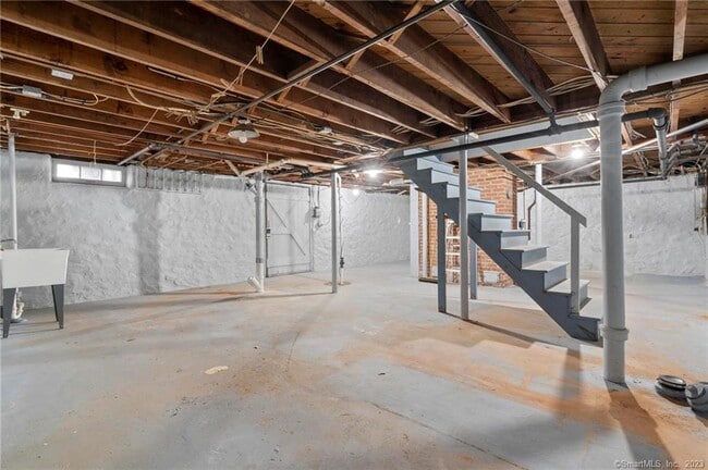 Building Photo - 87 Sylvan Rd