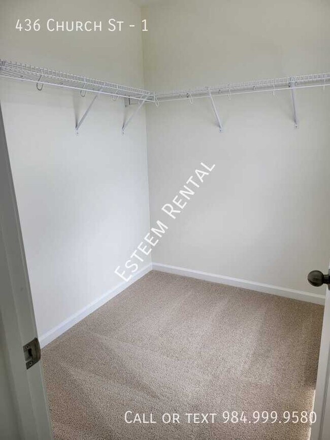 Building Photo - 436 Church St