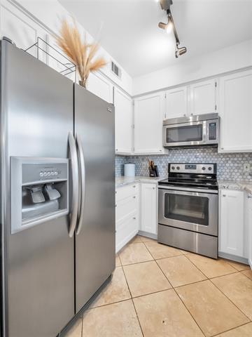 Building Photo - 4402 Holland Ave