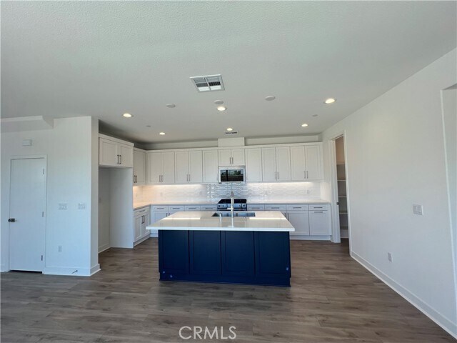 Building Photo - 36318 Warren Dr
