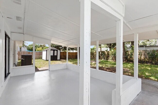 Building Photo - WELCOME TO YOUR NEW BRIGHT CHEERFUL UPDATED HOME