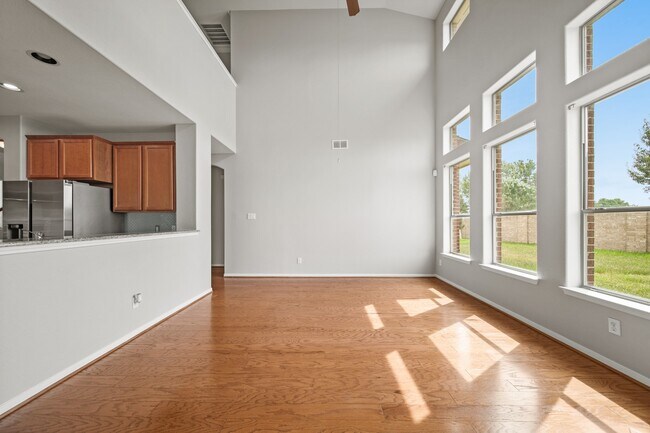 Building Photo - 25959 Ravenside Dr