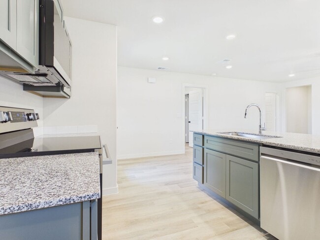 Building Photo - Great 2 Bedroom in West Plains District