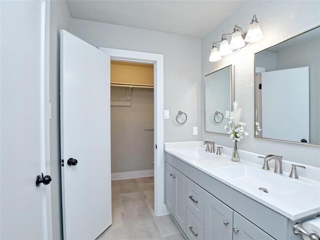 Building Photo - 1303 Green Terrace Dr