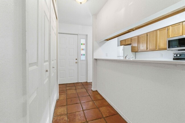 Building Photo - 2107 Hidden Grove Ln